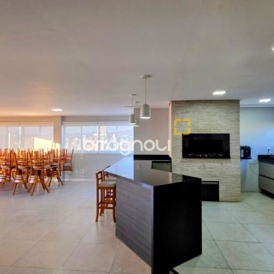 Apartamento com 102m², 3 quartos (sendo 1 suíte), 1 garagem, no bairro Centro em Florianópolis