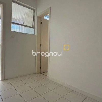 Apartamento com 102m², 3 quartos (sendo 1 suíte), 1 garagem, no bairro Centro em Florianópolis