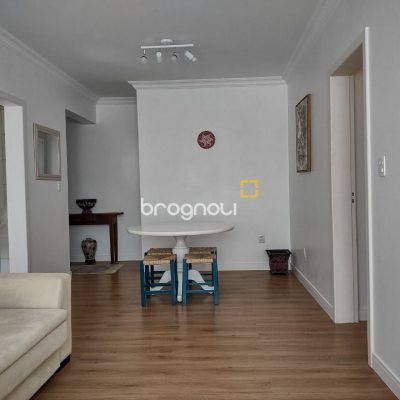 Apartamento com 102m², 3 quartos (sendo 1 suíte), 1 garagem, no bairro Centro em Florianópolis