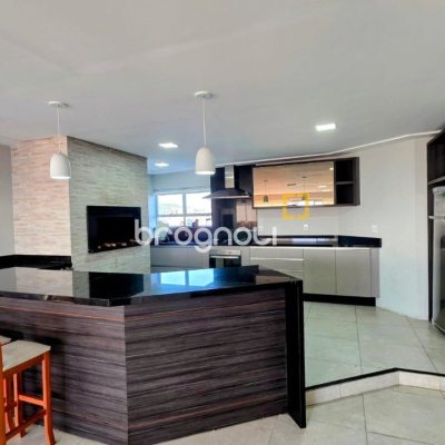 Apartamento com 102m², 3 quartos (sendo 1 suíte), 1 garagem, no bairro Centro em Florianópolis