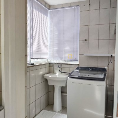Apartamento com 102m², 3 quartos (sendo 1 suíte), 1 garagem, no bairro Centro em Florianópolis