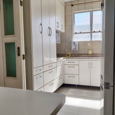 Apartamento com 102m², 3 quartos (sendo 1 suíte), 1 garagem, no bairro Centro em Florianópolis