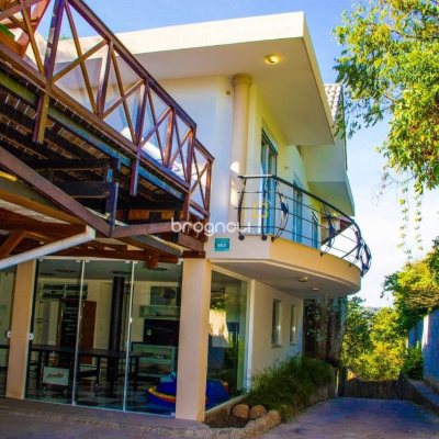 Casa com 650m², 5 quartos (sendo 2 suítes), 3 garagens, no bairro Cacupé em Florianópolis