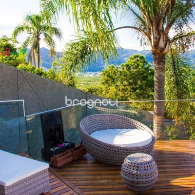 Casa com 650m², 5 quartos (sendo 2 suítes), 3 garagens, no bairro Cacupé em Florianópolis