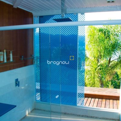 Casa com 650m², 5 quartos (sendo 2 suítes), 3 garagens, no bairro Cacupé em Florianópolis