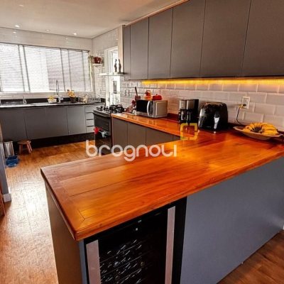 Apartamento com 117m², 4 quartos (sendo 1 suíte), 1 garagem, no bairro Trindade em Florianópolis
