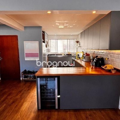 Apartamento com 117m², 4 quartos (sendo 1 suíte), 1 garagem, no bairro Trindade em Florianópolis