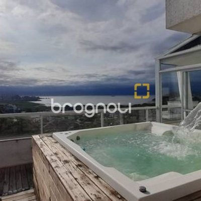 Cobertura com 176m², 3 quartos (sendo 1 suíte), 2 garagens, no bairro Itacorubi em Florianópolis