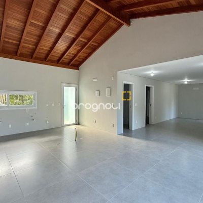 Casa de Condomínio com 197m², 4 quartos (sendo 4 suítes), 3 garagens, no bairro Campo Duna em Garopaba