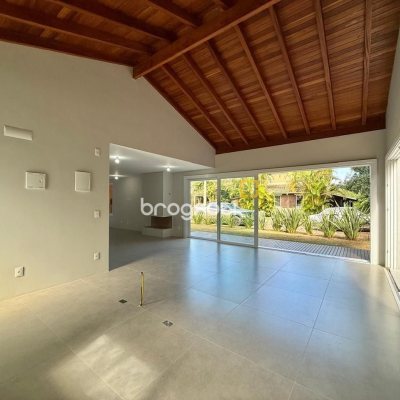 Casa de Condomínio com 197m², 4 quartos (sendo 4 suítes), 3 garagens, no bairro Campo Duna em Garopaba
