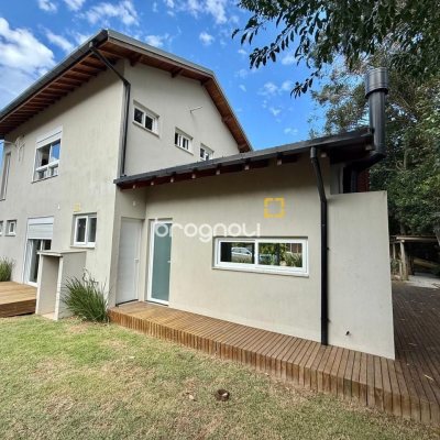 Casa de Condomínio com 197m², 4 quartos (sendo 4 suítes), 3 garagens, no bairro Campo Duna em Garopaba