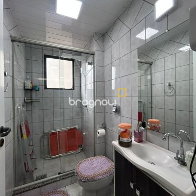 Apartamento com 75m², 2 quartos (sendo 1 suíte), 1 garagem, no bairro Estreito em Florianópolis