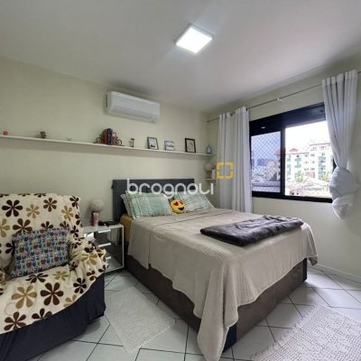 Apartamento com 75m², 2 quartos (sendo 1 suíte), 1 garagem, no bairro Estreito em Florianópolis