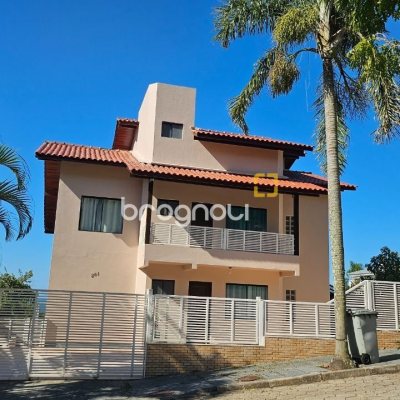 Casa com 288m², 6 quartos (sendo 2 suítes), 2 garagens, no bairro Praia Brava em Florianópolis