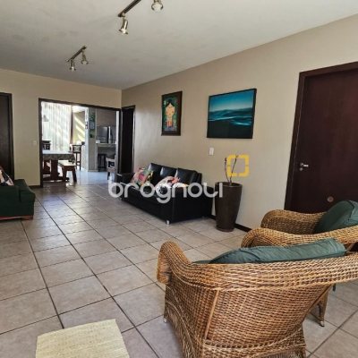 Casa com 288m², 6 quartos (sendo 2 suítes), 2 garagens, no bairro Praia Brava em Florianópolis