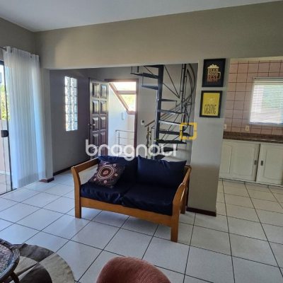 Casa com 288m², 6 quartos (sendo 2 suítes), 2 garagens, no bairro Praia Brava em Florianópolis