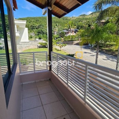 Casa com 288m², 6 quartos (sendo 2 suítes), 2 garagens, no bairro Praia Brava em Florianópolis