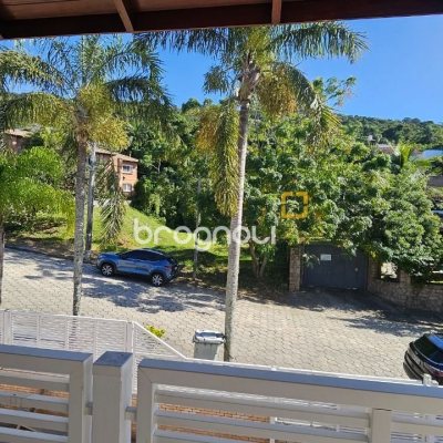 Casa com 288m², 6 quartos (sendo 2 suítes), 2 garagens, no bairro Praia Brava em Florianópolis