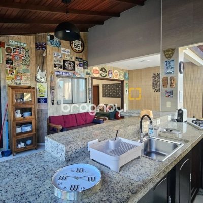 Casa com 288m², 6 quartos (sendo 2 suítes), 2 garagens, no bairro Praia Brava em Florianópolis