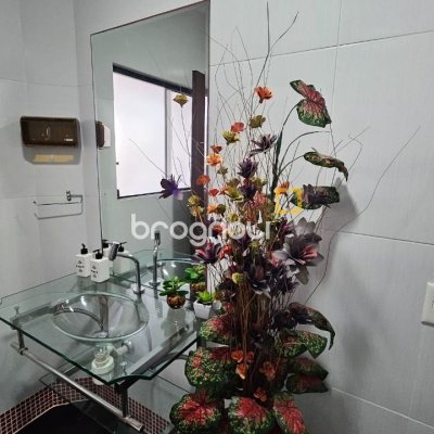 Casa com 288m², 6 quartos (sendo 2 suítes), 2 garagens, no bairro Praia Brava em Florianópolis