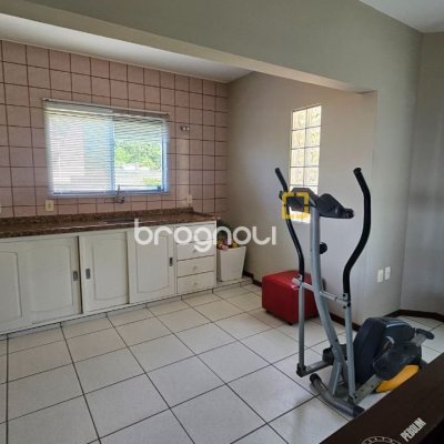 Casa com 288m², 6 quartos (sendo 2 suítes), 2 garagens, no bairro Praia Brava em Florianópolis