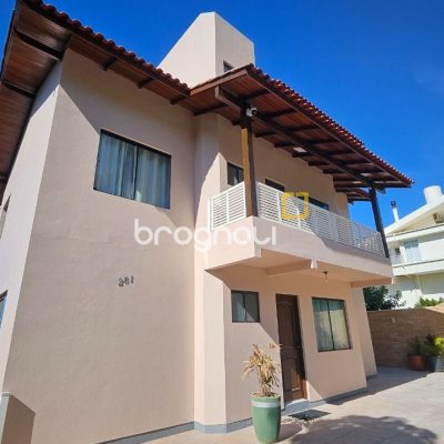 Casa com 288m², 6 quartos (sendo 2 suítes), 2 garagens, no bairro Praia Brava em Florianópolis