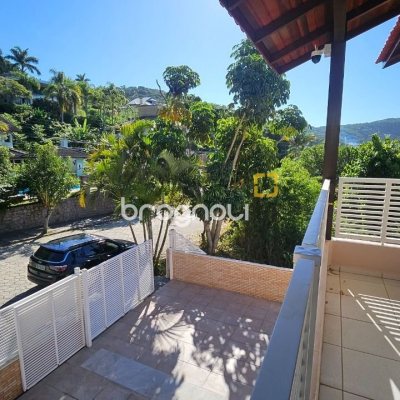 Casa com 288m², 6 quartos (sendo 2 suítes), 2 garagens, no bairro Praia Brava em Florianópolis