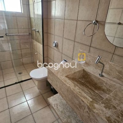 Casa com 288m², 6 quartos (sendo 2 suítes), 2 garagens, no bairro Praia Brava em Florianópolis
