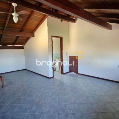 Casa com 288m², 6 quartos (sendo 2 suítes), 2 garagens, no bairro Praia Brava em Florianópolis