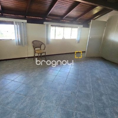 Casa com 288m², 6 quartos (sendo 2 suítes), 2 garagens, no bairro Praia Brava em Florianópolis