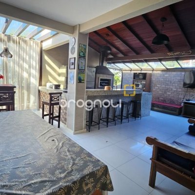 Casa com 288m², 6 quartos (sendo 2 suítes), 2 garagens, no bairro Praia Brava em Florianópolis