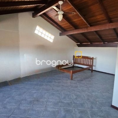 Casa com 288m², 6 quartos (sendo 2 suítes), 2 garagens, no bairro Praia Brava em Florianópolis