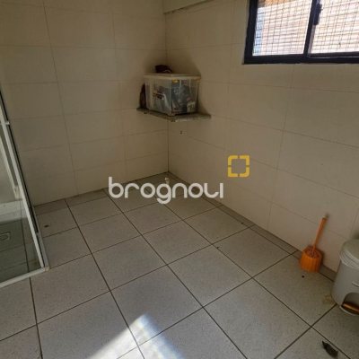 Casa com 288m², 6 quartos (sendo 2 suítes), 2 garagens, no bairro Praia Brava em Florianópolis