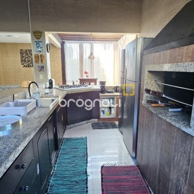 Casa com 288m², 6 quartos (sendo 2 suítes), 2 garagens, no bairro Praia Brava em Florianópolis