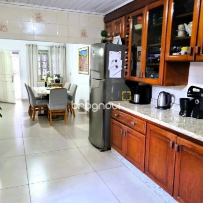 Casa com 180m², 4 quartos, 2 garagens, no bairro Bela Vista em São José