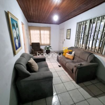 Casa com 180m², 4 quartos, 2 garagens, no bairro Bela Vista em São José