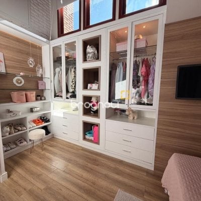 Casa com 309m², 4 quartos (sendo 1 suíte), 3 garagens, no bairro Sambaqui em Florianópolis