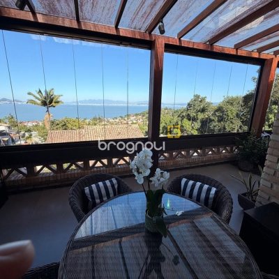 Casa com 309m², 4 quartos (sendo 1 suíte), 3 garagens, no bairro Sambaqui em Florianópolis