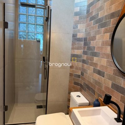 Casa com 309m², 4 quartos (sendo 1 suíte), 3 garagens, no bairro Sambaqui em Florianópolis