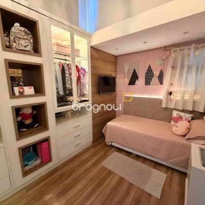 Casa com 309m², 4 quartos (sendo 1 suíte), 3 garagens, no bairro Sambaqui em Florianópolis