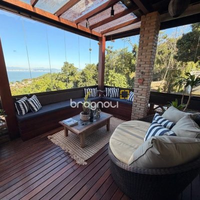 Casa com 309m², 4 quartos (sendo 1 suíte), 3 garagens, no bairro Sambaqui em Florianópolis
