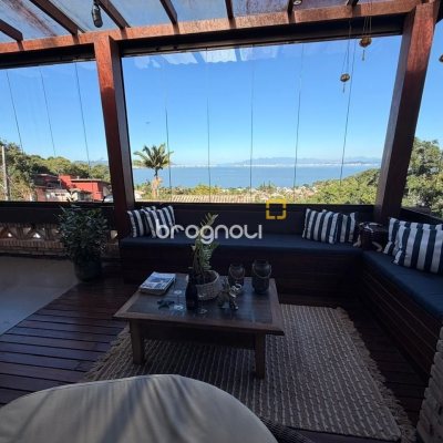 Casa com 309m², 4 quartos (sendo 1 suíte), 3 garagens, no bairro Sambaqui em Florianópolis