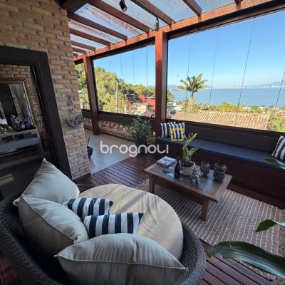 Casa com 309m², 4 quartos (sendo 1 suíte), 3 garagens, no bairro Sambaqui em Florianópolis