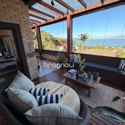 Casa com 309m², 4 quartos (sendo 1 suíte), 3 garagens, no bairro Sambaqui em Florianópolis