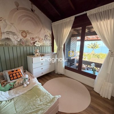 Casa com 309m², 4 quartos (sendo 1 suíte), 3 garagens, no bairro Sambaqui em Florianópolis