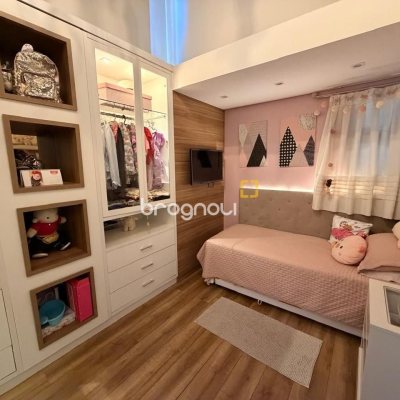 Casa com 309m², 4 quartos (sendo 1 suíte), 3 garagens, no bairro Sambaqui em Florianópolis
