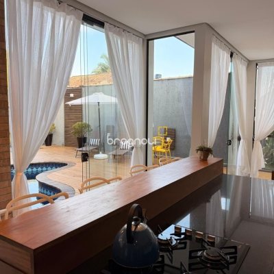 Casa com 309m², 4 quartos (sendo 1 suíte), 3 garagens, no bairro Sambaqui em Florianópolis