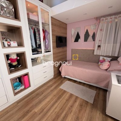 Casa com 309m², 4 quartos (sendo 1 suíte), 3 garagens, no bairro Sambaqui em Florianópolis