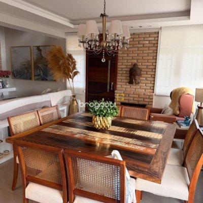 Casa com 309m², 4 quartos (sendo 1 suíte), 3 garagens, no bairro Sambaqui em Florianópolis