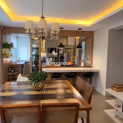 Casa com 309m², 4 quartos (sendo 1 suíte), 3 garagens, no bairro Sambaqui em Florianópolis
